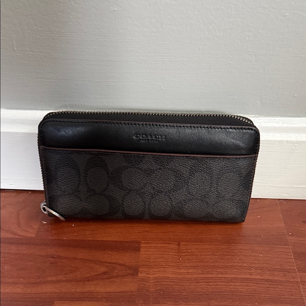 Coach Signature Black Leather Zip Wallet